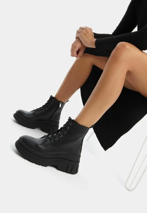 BERSHKA Xl SoleStivaletti StringatiBlack Donna Stivaletti BEJ11N05U-Q11