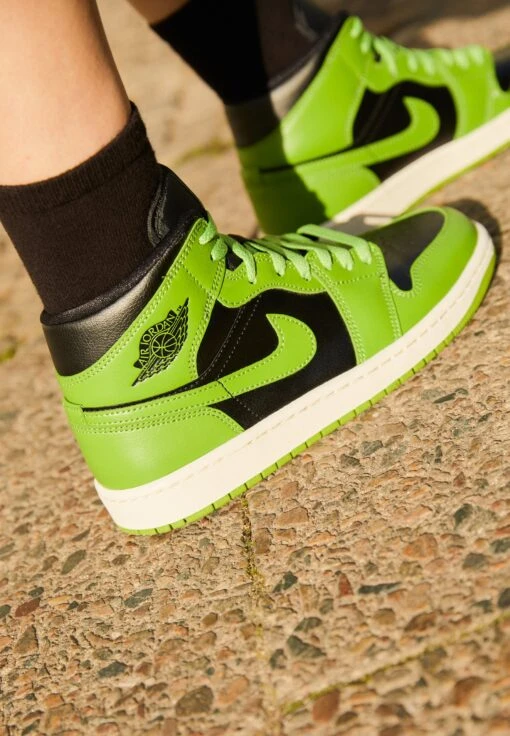 Air Jordan 1 MidSneakers AlteBlack/Altitude Green/Sail Donna Sneakers JOC11A000-Q26
